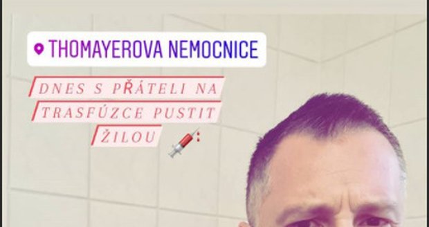 Moderátor Petr Vágner šel darovat svou krev, v níž by měly být protilátky