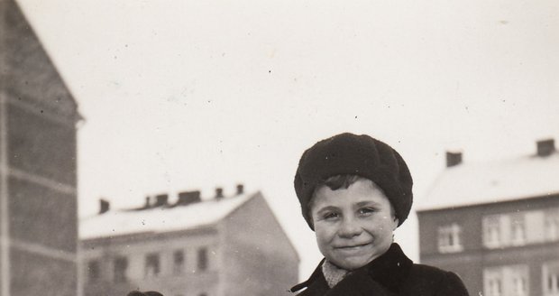 Petr Vavřín s bratrem v roce  1934.