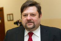 Policie chce obžalovat exposlance, který se v Paraguayi „proměnil ve strom“: Kolik Wolfovi hrozí?