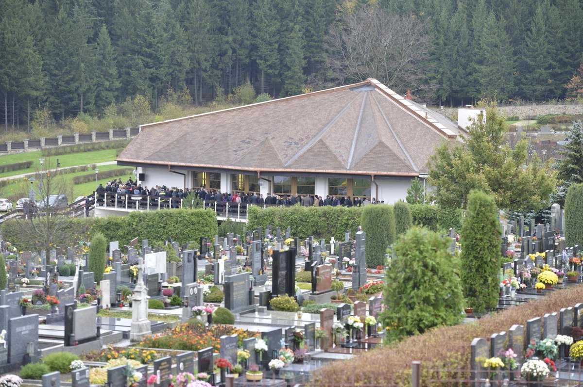 Pohřeb šestnáctiletého Petra, kterého ve škole ubodala vyšinutá Barbora Orlová.