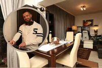 Hvězda reality show VyVolení Petr Zvěřina z »Václaváku«. Luxusní byt v italském stylu s jezírkem!