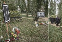 Pohřeb Petra Kellnera (†56): Rozloučení se konalo v rodinném sídle a na zahradě. Rakev obložená mechem