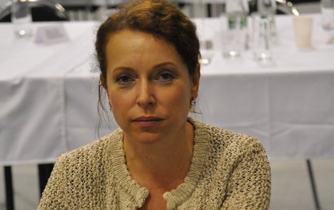 PÁTEK 18. BŘEZNA, BRNO – SJEZD ČSSD. Buzková coby socialistická módní ikona. PÁTEK 18. BŘEZNA, BRNO – SJEZD ČSSD. Buzková coby socialistická módní ikona.