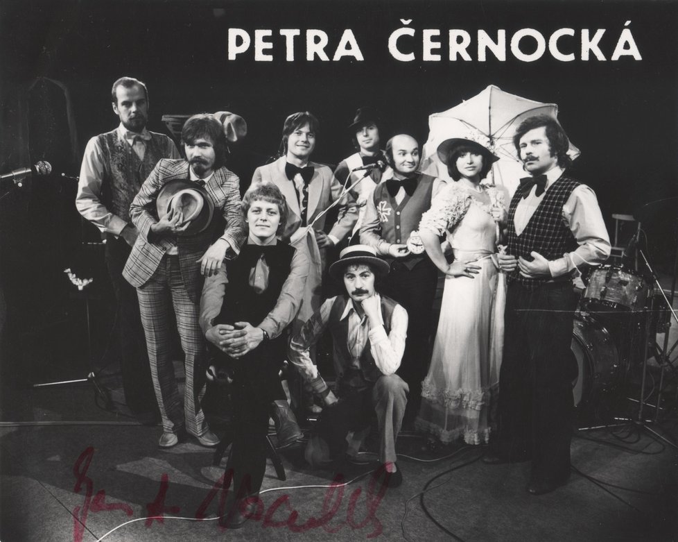 Petra Černocká  s kolegy.