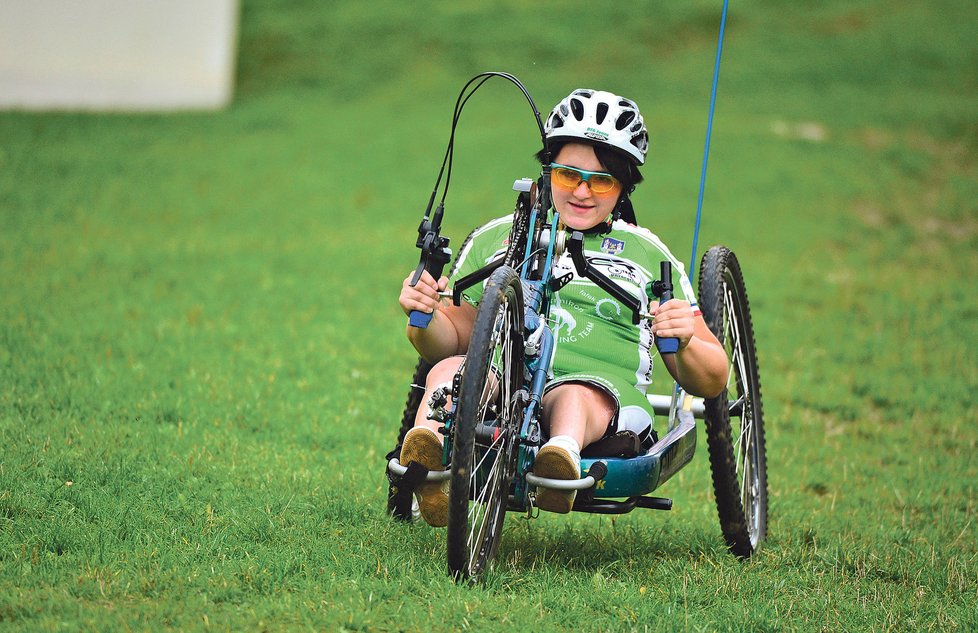 Petra Hurtová se stala v roce 2011 mistryní ČR handbiků jak v horské cyklistice, tak i v silniční cyklistice. Denně ujede v rámci tréninku do 30 kilometrů.