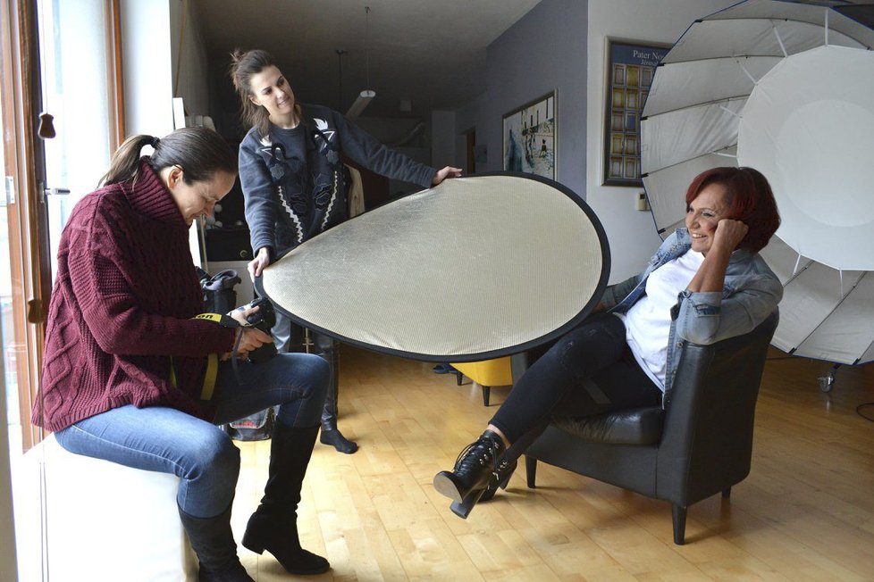 Foto ze zákulisí focení Petry Janů fotografkou Lenkou Hatašovou