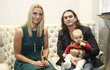 Na fotce je Petra Kvitová s majitelem ALO Diamonds Alojzem Ryšavým a jeho dcerou Eliškou.