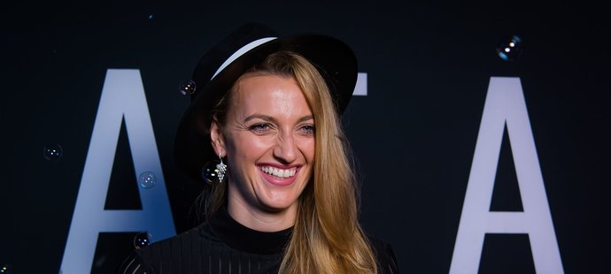 Na hráčský mejdan v katarském Dauhá dorazila usměvavá Petra Kvitová v rozkošném kloboučku