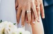 Snubní prsteny si Petra s Jiřím nechali vyrobit na zakázku u firmy ALO Diamonds, které je tenistka hlavní tváří. Snubní prsteny si Petra s Jiřím nechali vyrobit na zakázku u firmy ALO Diamonds, které je tenistka hlavní tváří.