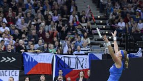 Je dobojováno: Petra kvitová porazila Němku Angelique Kerber a vyhrála pro Česko rozhodující match.