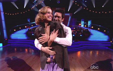 Petra Němcová a Dmitri Chaplin ve Dancing With the Stars .