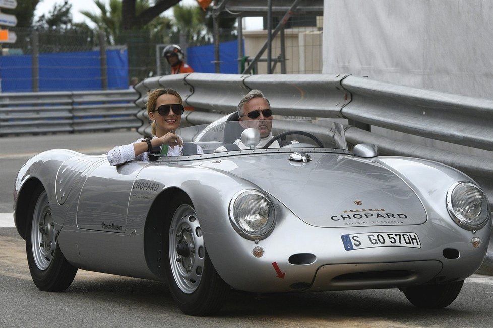 Sexy Petra Němcová na filmovém festivalu v Cannes.