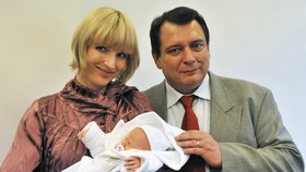 Listopad 2009: Dcera Margarita. Dva roky po svatbě se šťastným manželům narodila malá Margarita, po dospělém synovi Jiřím Paroubkovo druhé dítě.