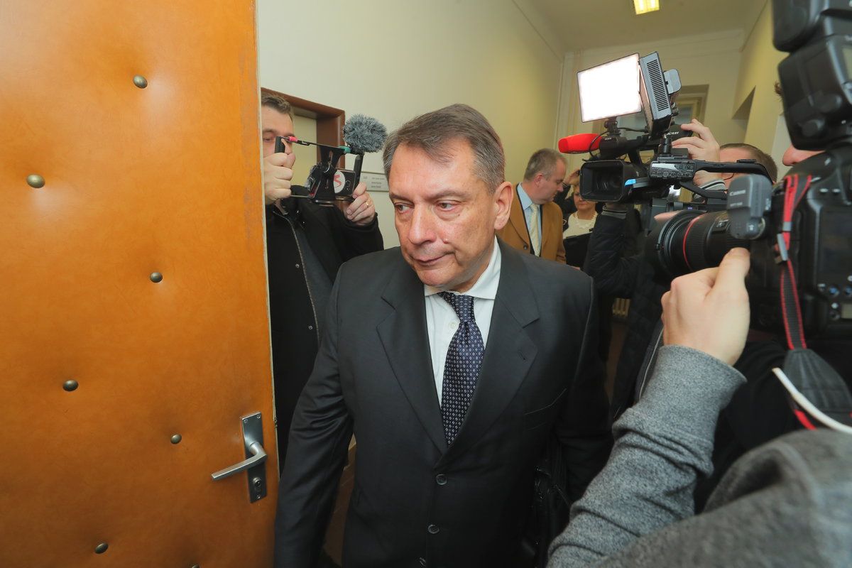 Expremiér Jiří Paroubek dorazil k soudu pořádně nažhavený a oznámil, že podal další trestní oznámení.