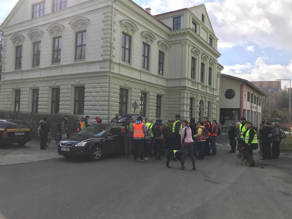 Do pátrání po pohřešované Petře se zapojila policie i desítky dobrovolníků.