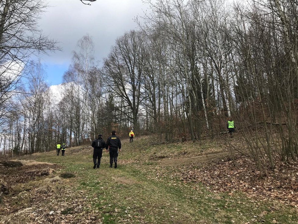 Do pátrání po pohřešované Petře se zapojila policie i desítky dobrovolníků.