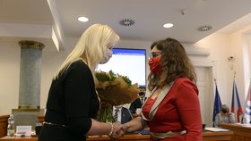 Hejtmankou Středočeského kraje se stala Petra Pecková (STAN), vystřídala Jaroslavu Pokornou Jermanovou (16.11.2020)