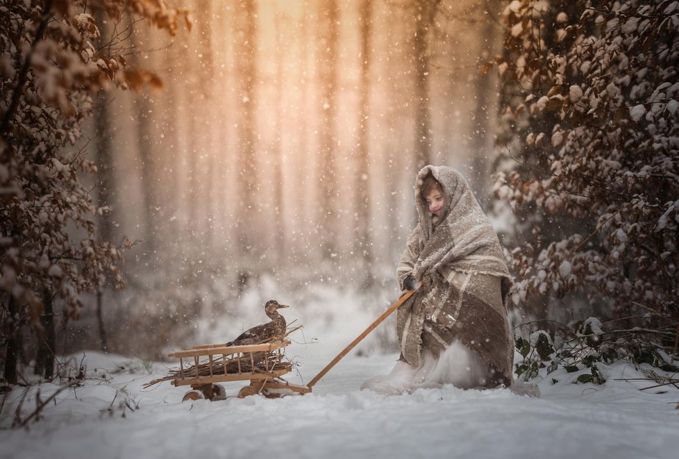 Mladá fotografka z Ostravy Petra Petřeková fotí nejčatěji děti, které stylizuje do různých pohádek, či svatby a zamilované páry.