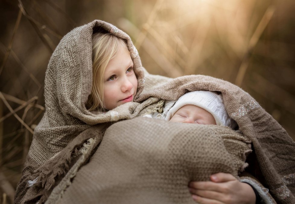 Mladá fotografka z Ostravy Petra Petřeková fotí nejčatěji děti, které stylizuje do různých pohádek, či svatby a zamilované páry.