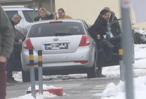 Petra Vajdová načapána před bratislavskou nemocnicí s manželem Martinem.