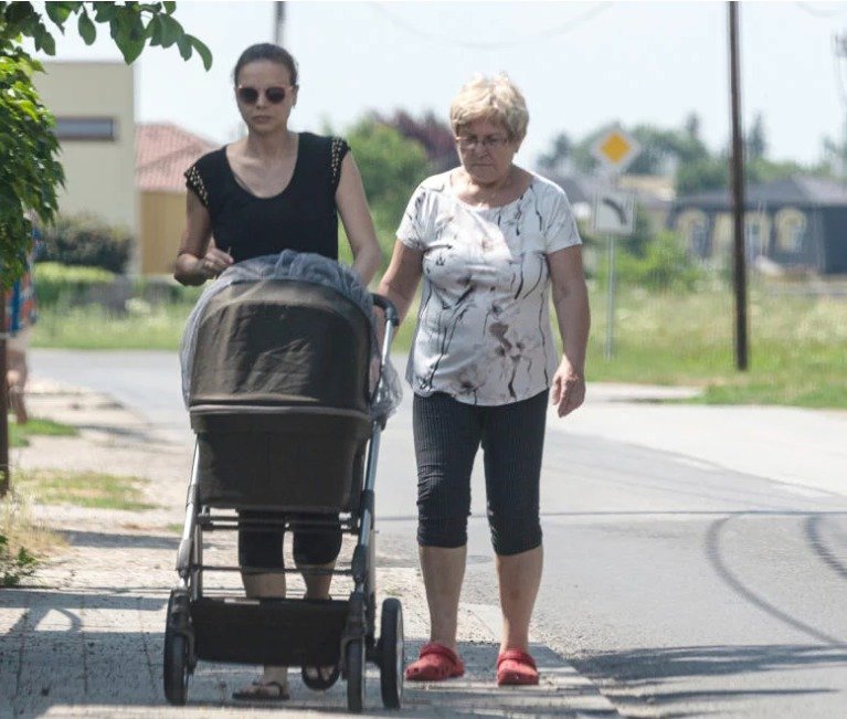 Petra Vajdová s maminkou a miminkem