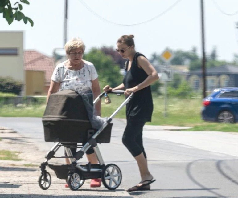 Petra Vajdová s maminkou a miminkem