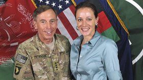 David Petraeus přišel kvůli milence o místo.