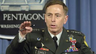 Šéfoval CIA, teď investuje do start-upů: Generál Petraeus, seznamte se