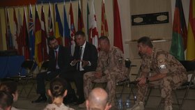 Na konci letošního července navštívil ministr zahraničí Tomáš Petříček (ČSSD) ve vší tichosti české vojáky v Afghánistánu