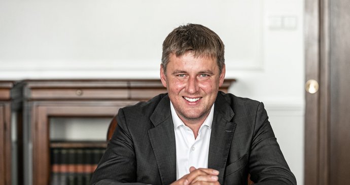 Ministr zahraničí Tomáš Petříček (ČSSD) během rozhovoru pro Blesk Zprávy (28. 5. 2020)
