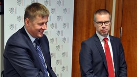 Ministr zahraničních věcí Tomáš Petříček navštívil generální konzulát v Manchesteru. Vpravo je český generální konzul Ivo Losman. (7. 2. 2020)