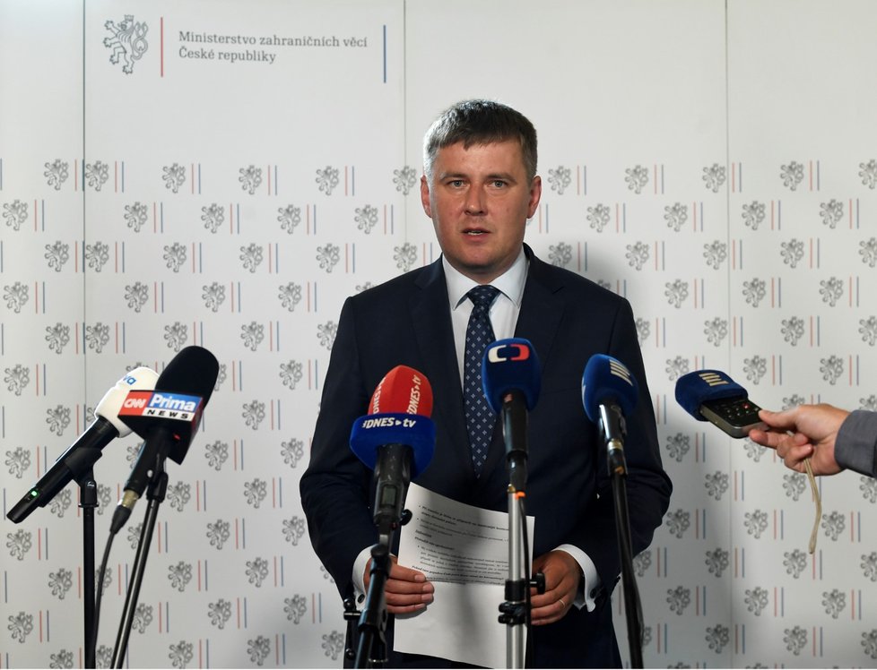 Ministr zahraničních věcí Tomáš Petříček (ČSSD) na briefingu o cestování do Slovinska. (3.7.2020)