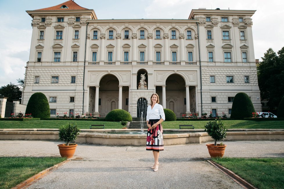 Manželka ministra zahraničí Tomáše Petříčka promluvila otevřeně v rozhovoru pro Blesk Zprávy. Redaktora Iva Petříčková například zaskočila tím, že ač je její muž místopředseda ČSSD, ona sama je členkou KDU-ČSL.