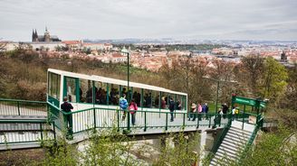 Na pražský Petřín loni lanovkou vyjelo nejvíce lidí v historii, přes dva miliony