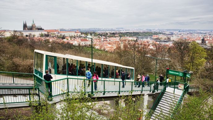 Lanovka na Petřín loni přepravila rekordní množství cestujících.