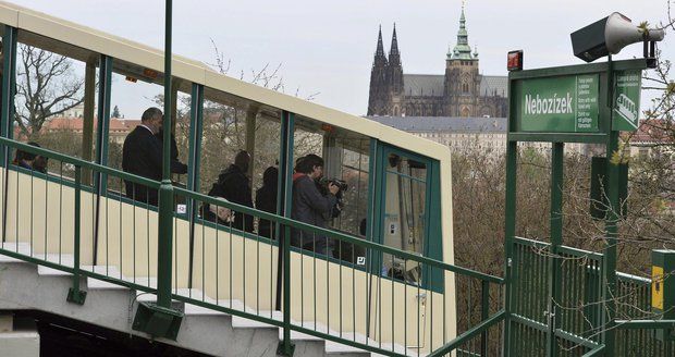 Znovuobnovený provoz lanovky na Petřín