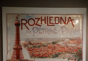 Součástí návštěvy Petřínské rozhledny je i její expozice v základech, která upomíná na dobu a okolnosti jejího vnziku, zrovna tak jako na podobu Prahy z konce 19. století.