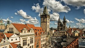 Pražské věže po 20 letech bez typických dřevěných známek: Praha si tvoří vlastní