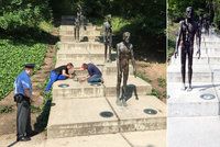 Ze sochy zbyla jen noha: Turisté poničili pomník obětem komunismu