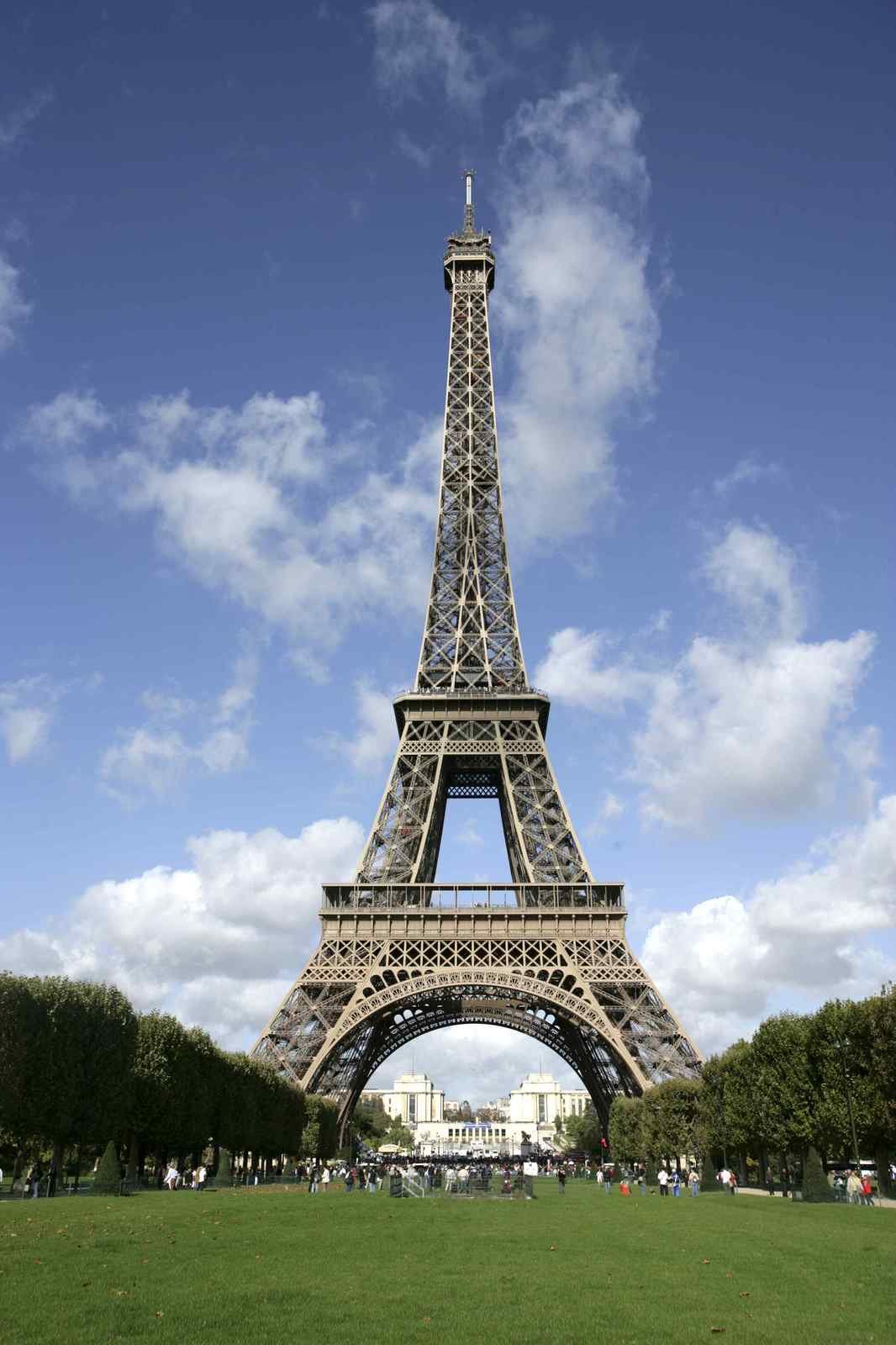 Pařížský originál, Eiffelova věž z roku 1989.