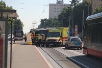 Tragická nehoda na Petřinách: Autobus srazil seniorku (†76), ta i přes snahu kolemjdoucích zraněním podlehla
