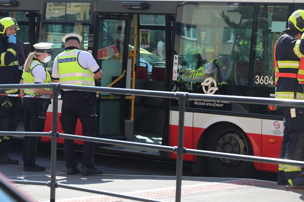 Na Petřinách došlo k vážné nehodě. Autobus srazil chodkyni. Žena je ve vážném stavu. (17. červen 2021)