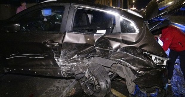 Opilý řidič na Petřinách zdevastoval celkem čtyři auta.