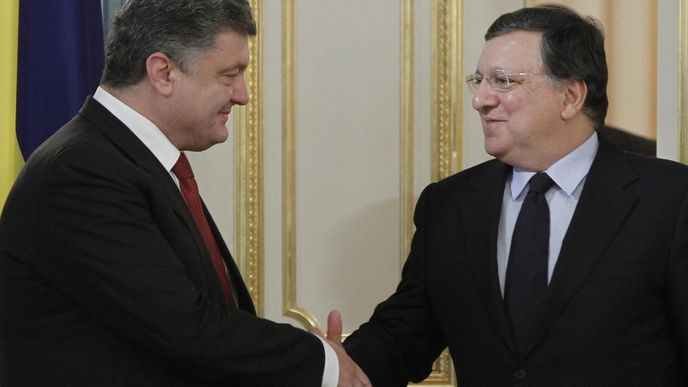 Petro Porošenko a Jose Manuel Barroso