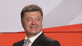 Porošenko se již sebevědomě prohlásil za vítěze voleb.