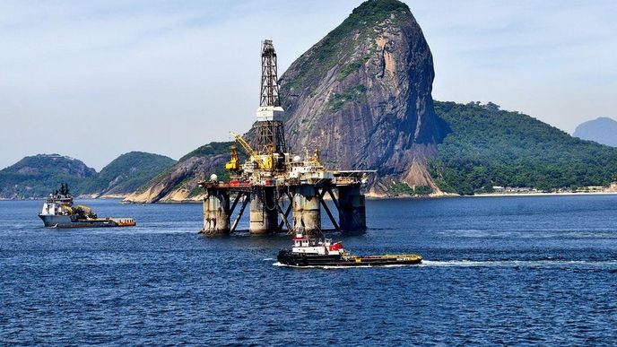 Petrobras si letos v Evropě půjčil nejvíce. Evropské peníze tak možná živí i provoz jeho plošiny u Ria de Janeiro Petrobras si letos v Evropě půjčil nejvíce. Evropské peníze tak možná živí i provoz jeho plošiny u Ria de Janeiro