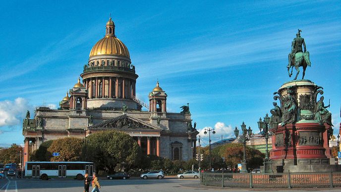 Katedrálu svatého Izáka stavěli ruští nevolníci čtyřicet let. Má jen jednu loď a svého druhu patří k největším na světě. Na pozlacenou kopuli padlo sto kilogramů zlata.