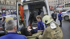 Akce petrohradských záchranářů po útoku na tamní metro