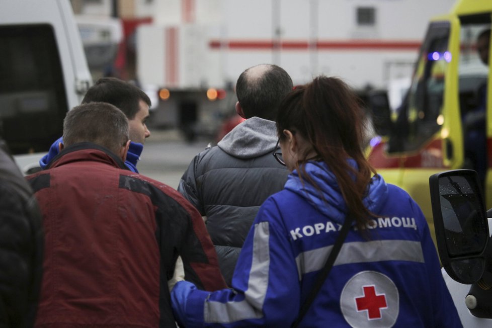 Akce petrohradských záchranářů po útoku na tamní metro