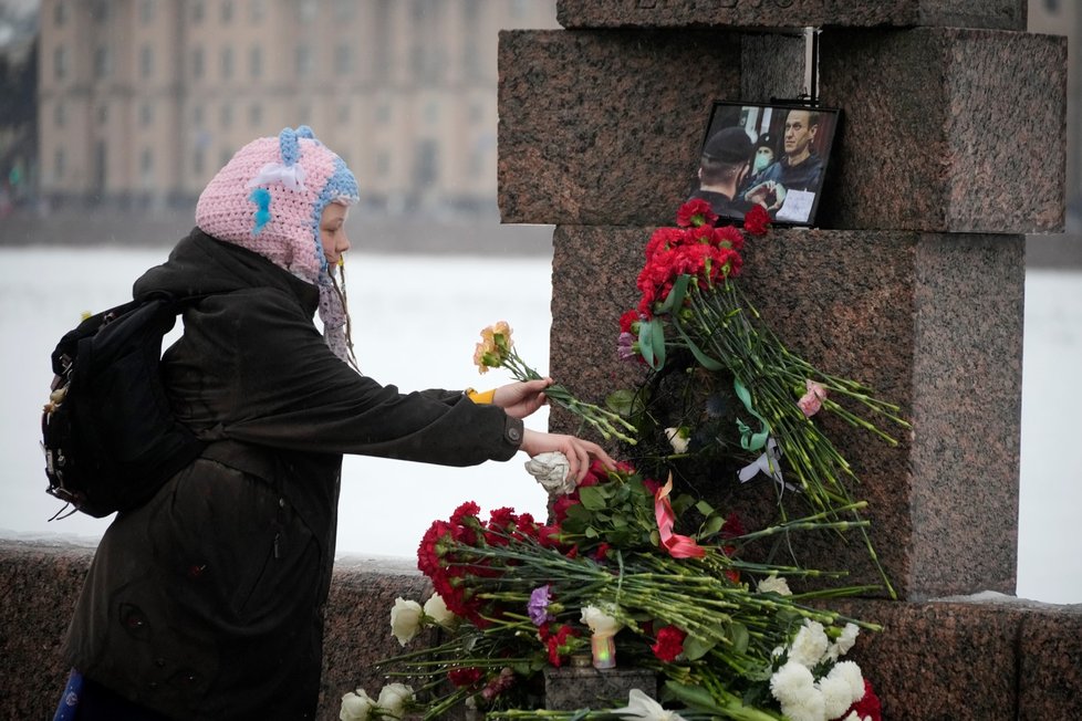 Uctění památky Alexeje Navalného v Petrohradě